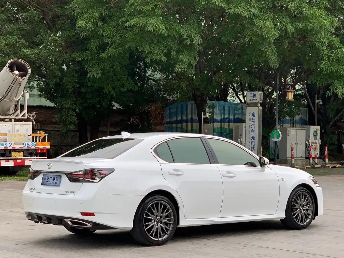 2017 Lexus GS 300 F SPORT — миниатюра 16