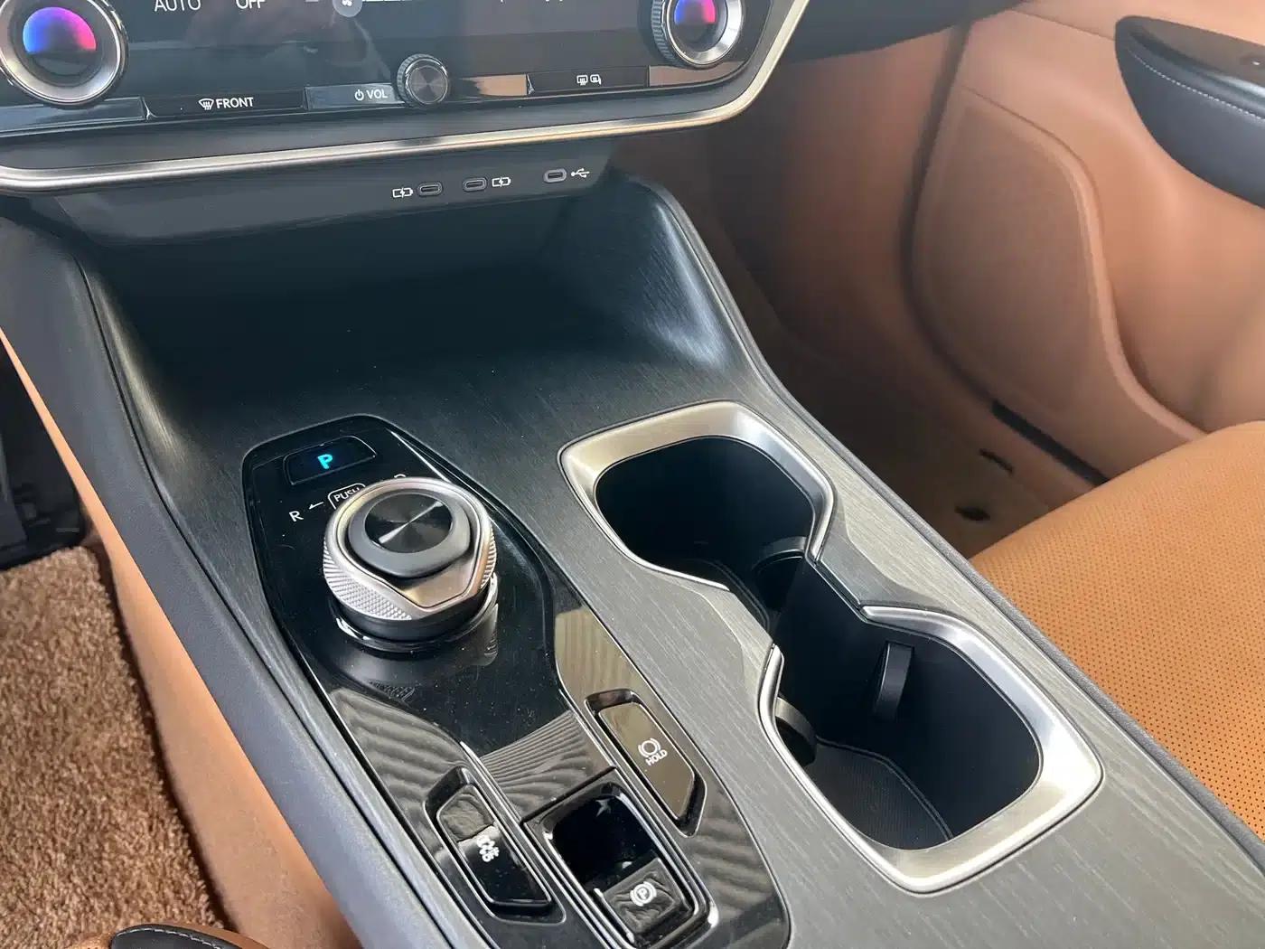 Lexus RZ 2023 450e AWD Luxury Edition — миниатюра 7