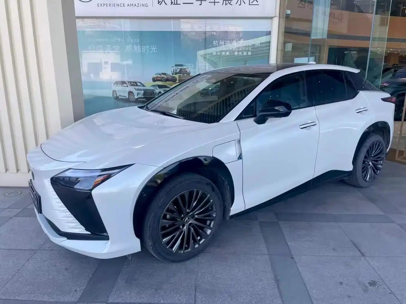 Lexus RZ 2023 450e AWD Premium Edition — миниатюра 1