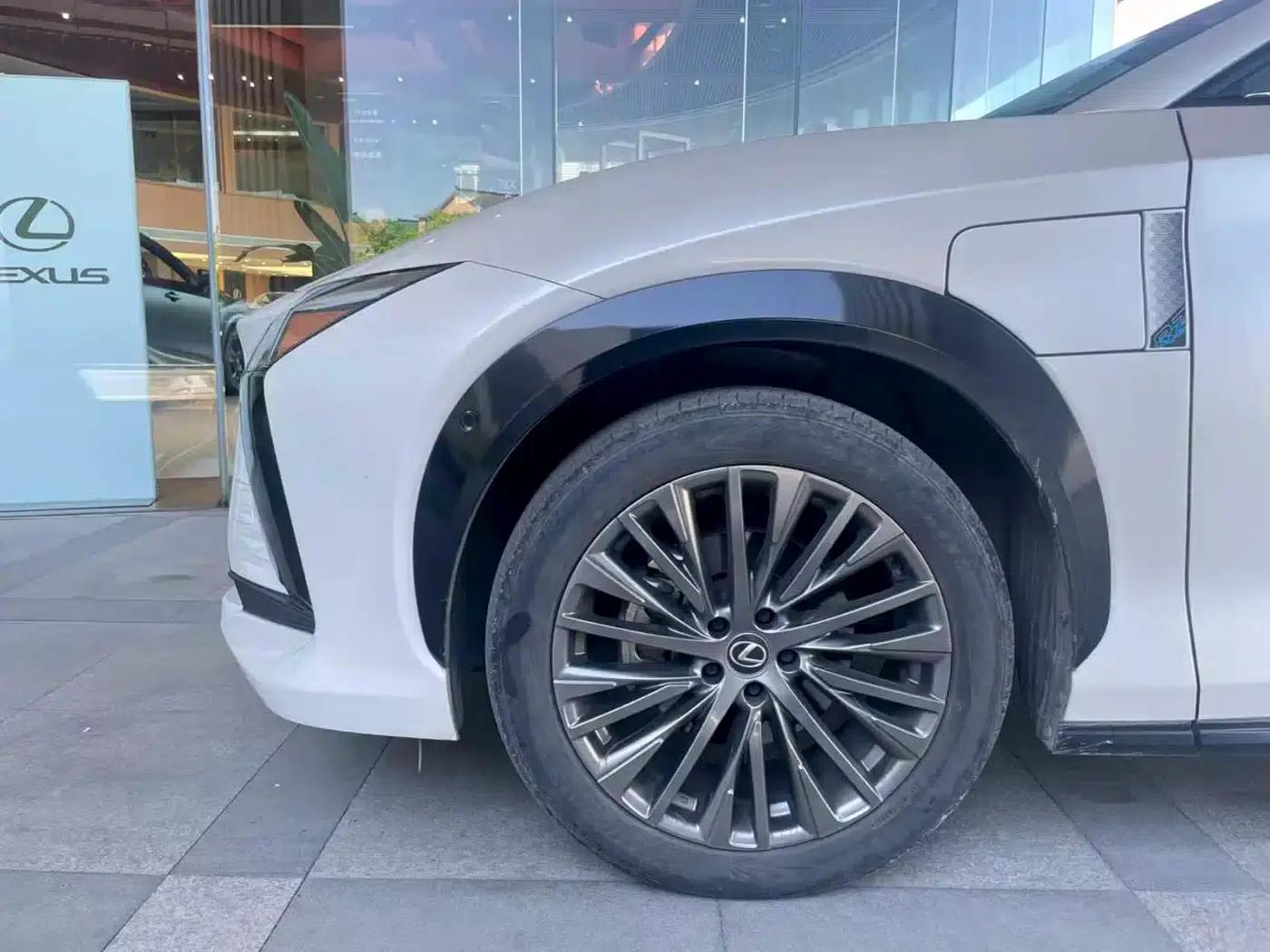 Lexus RZ 2023 450e AWD Premium Edition — миниатюра 4