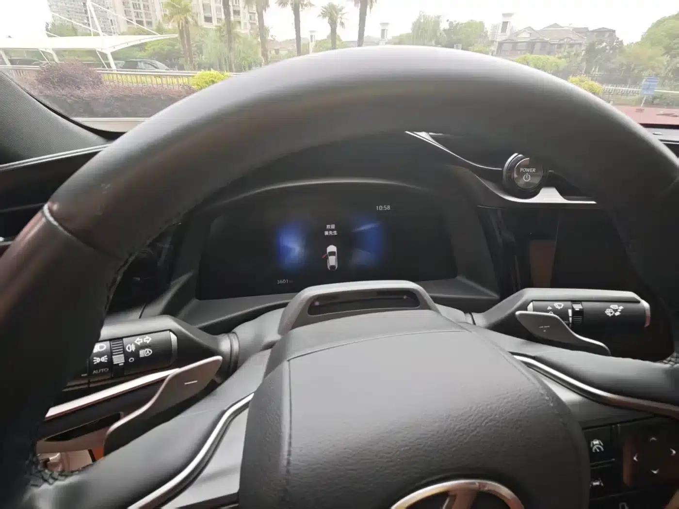 Lexus RZ 2023 450e AWD Premium Edition — миниатюра 6
