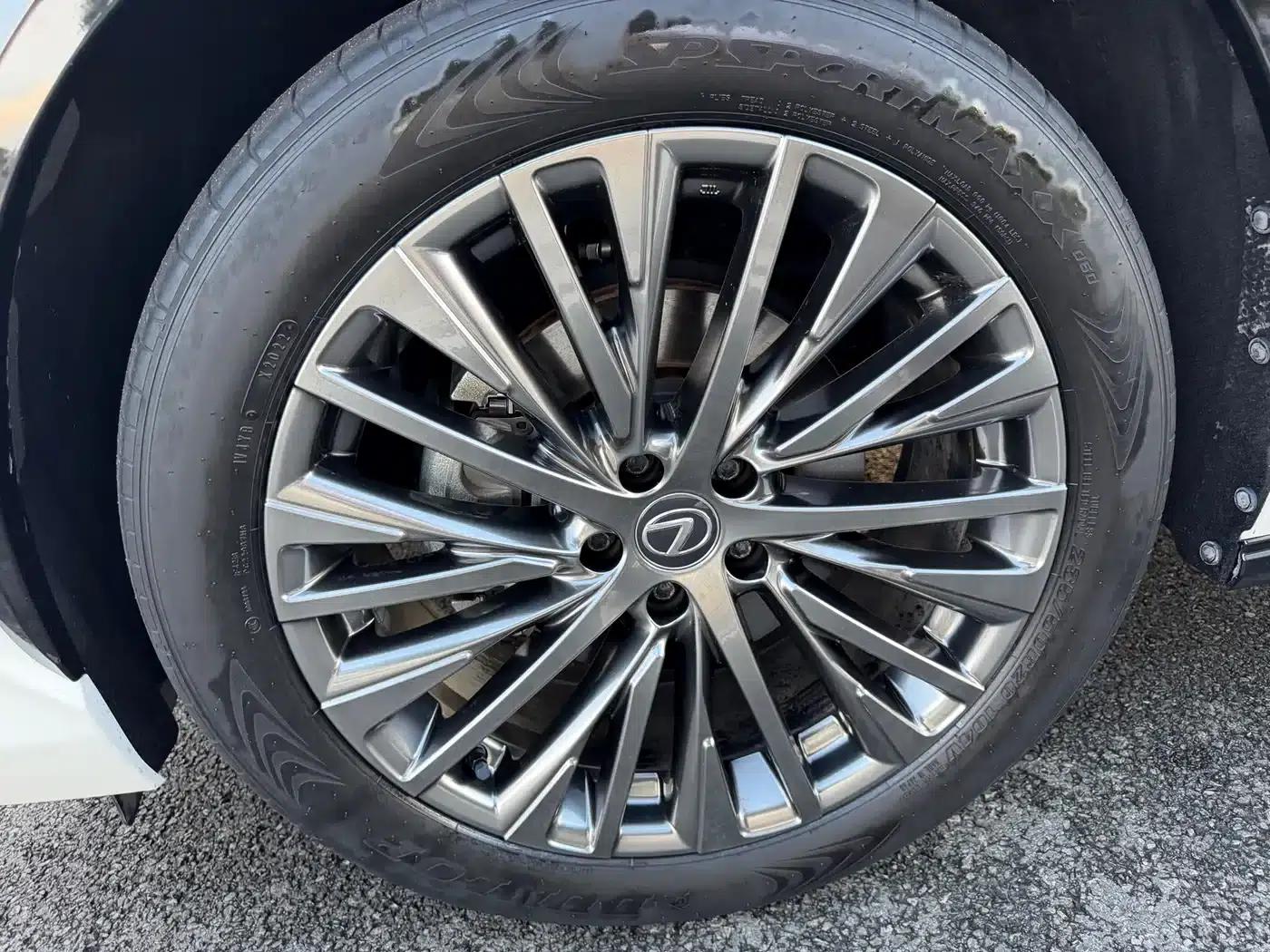 Lexus RZ 2023 450e AWD Premium Edition — миниатюра 14