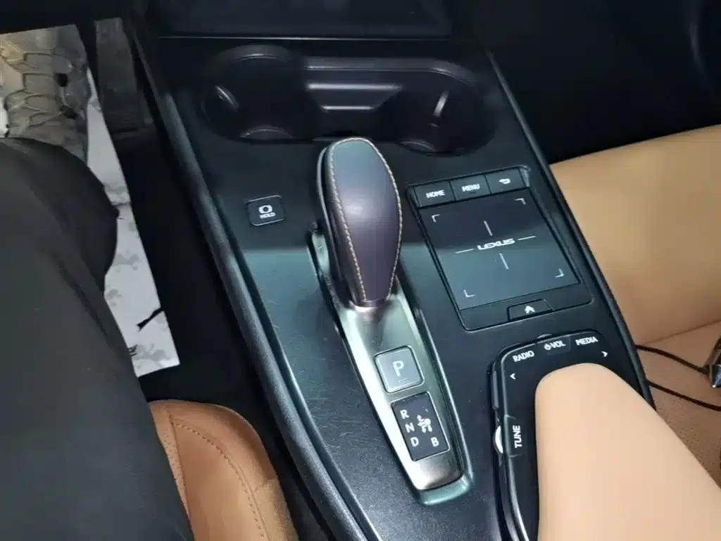 Lexus UX PHEV 2020 300e Pure Enjoyment Edition — миниатюра 14