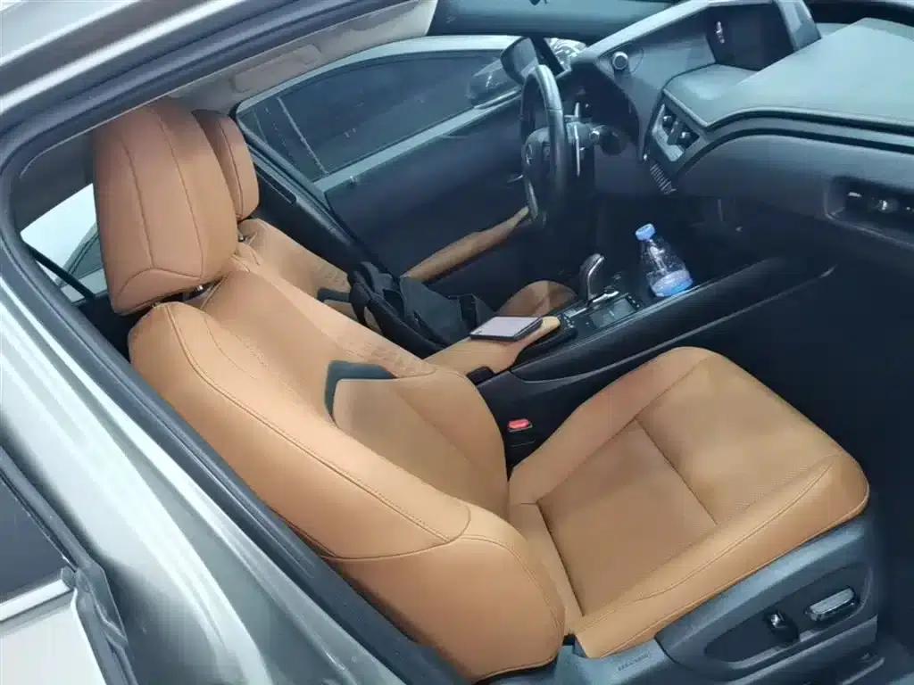 Lexus UX PHEV 2020 300e Pure Enjoyment Edition — миниатюра 25