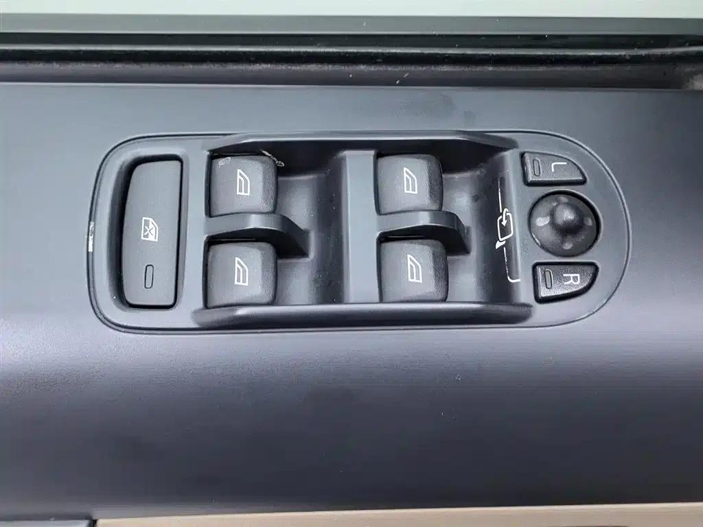 Freelander 2 2013 2.0T Si4 SE Petrol Version — миниатюра 9