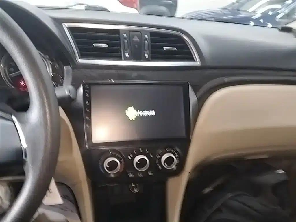 Ciaz 2015 1.6L Manual Comfort Edition — миниатюра 13