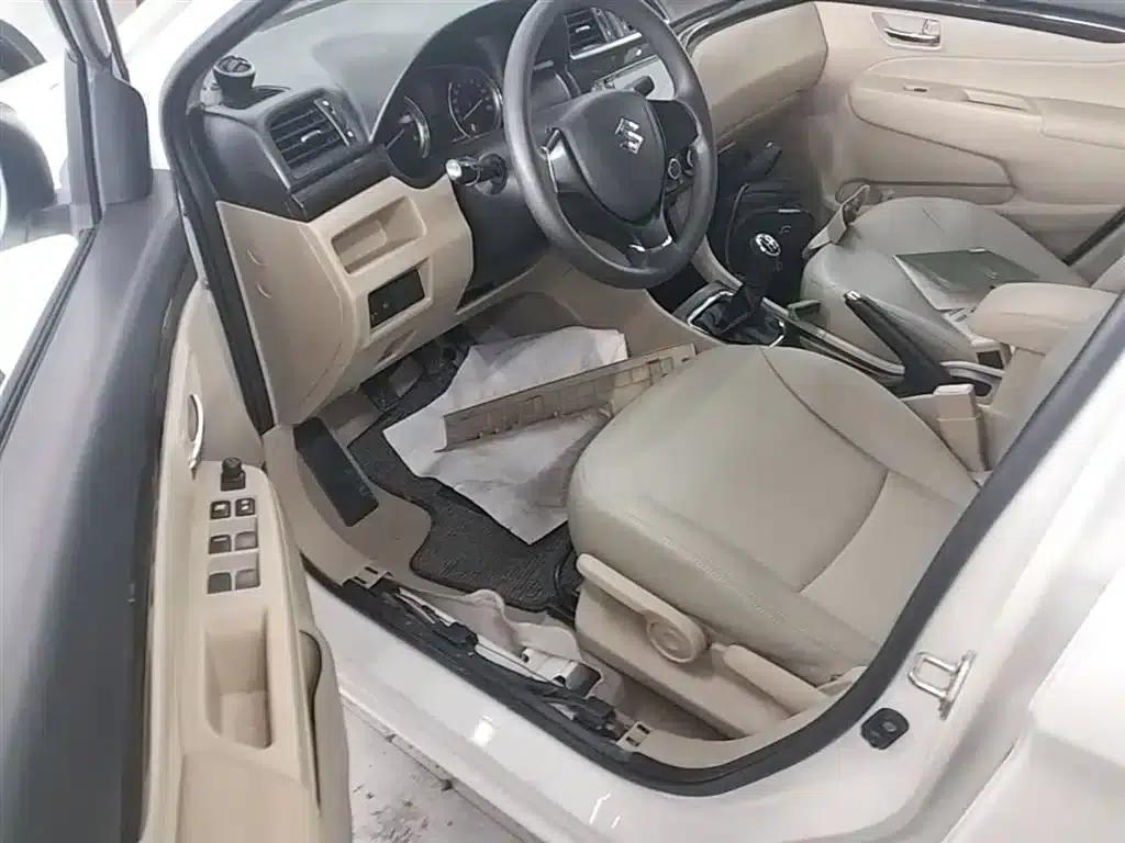 Ciaz 2015 1.6L Manual Comfort Edition — миниатюра 16