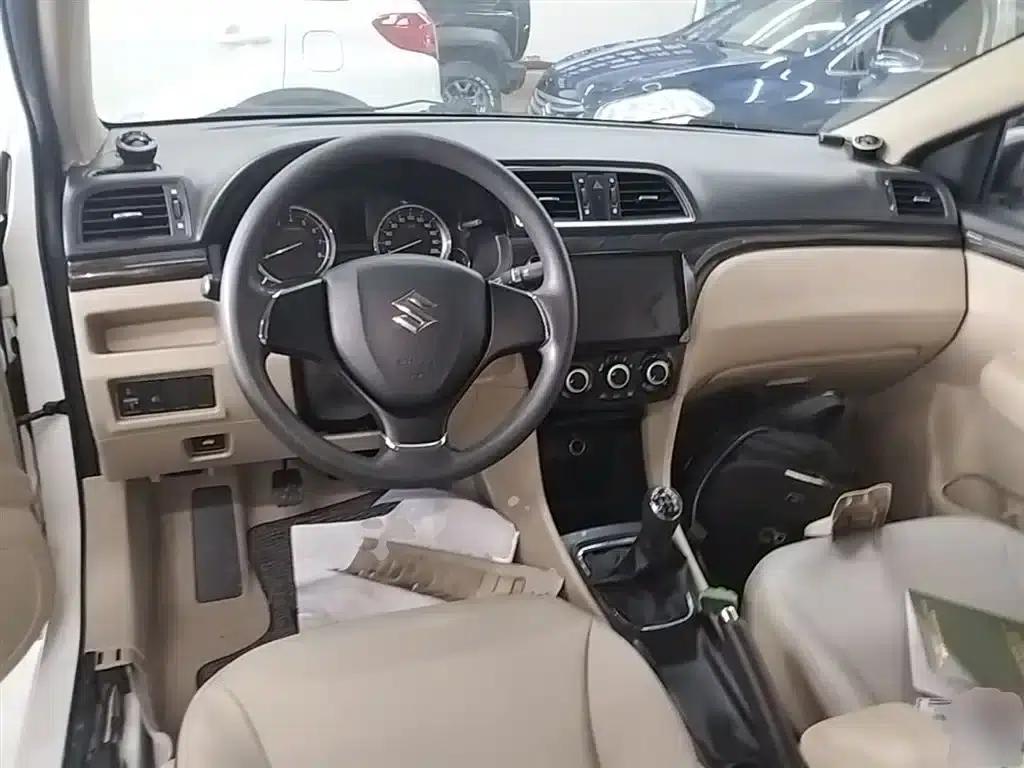 Ciaz 2015 1.6L Manual Comfort Edition — миниатюра 10