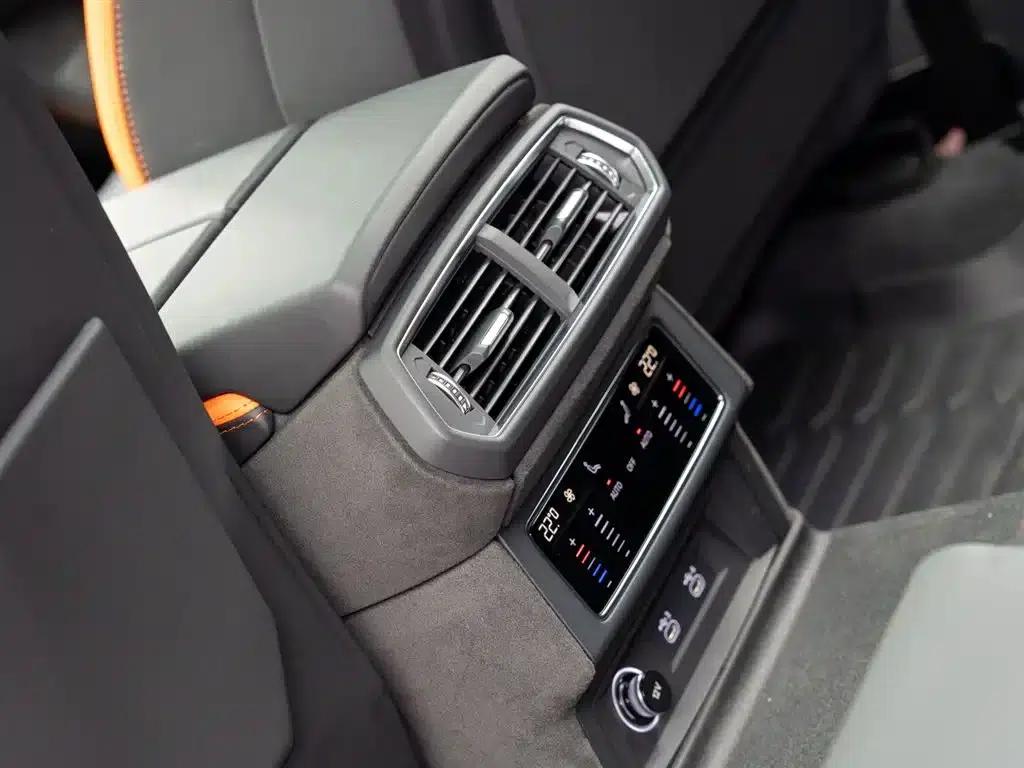 2025 Urus SE 4.0T Standard Edition — миниатюра 14