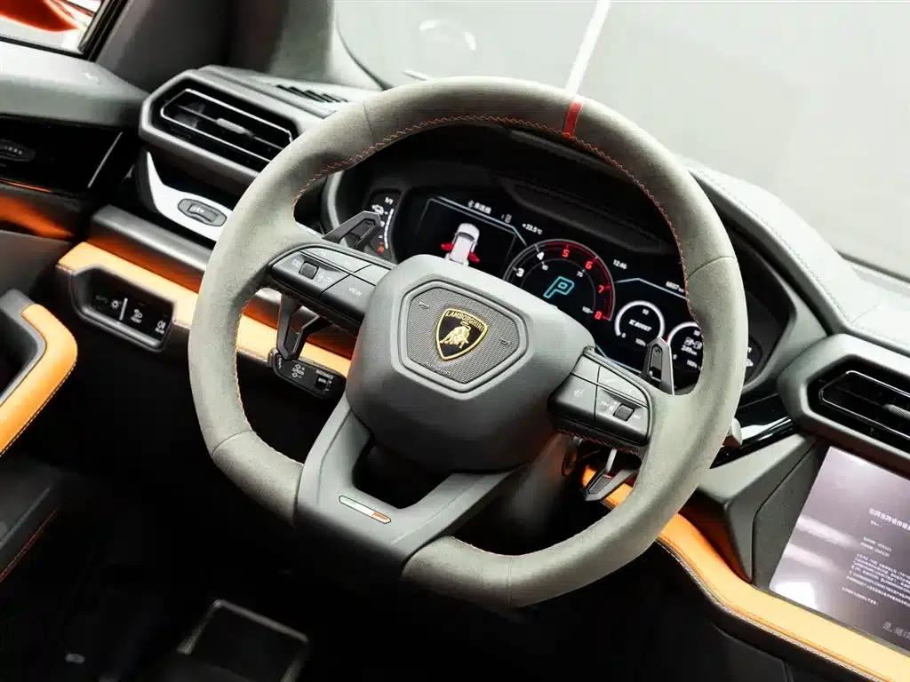 2025 Urus SE 4.0T Standard Edition — миниатюра 18