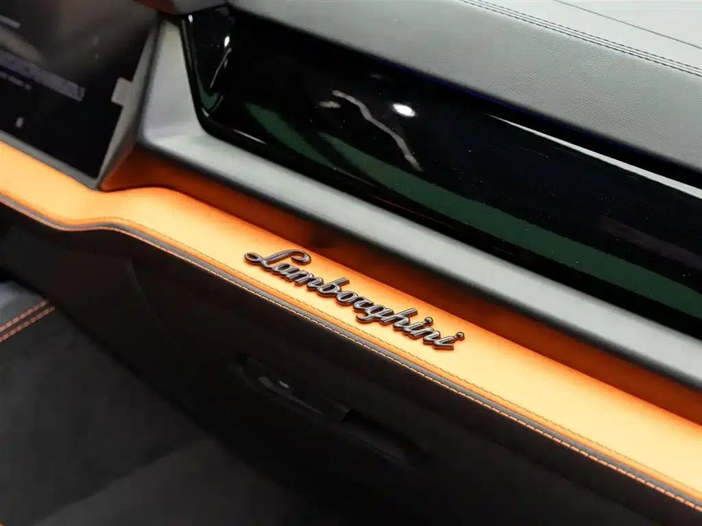 2025 Urus SE 4.0T Standard Edition — миниатюра 20