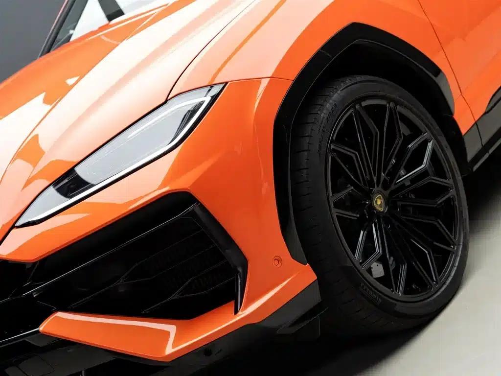 2025 Urus SE 4.0T Standard Edition — миниатюра 3
