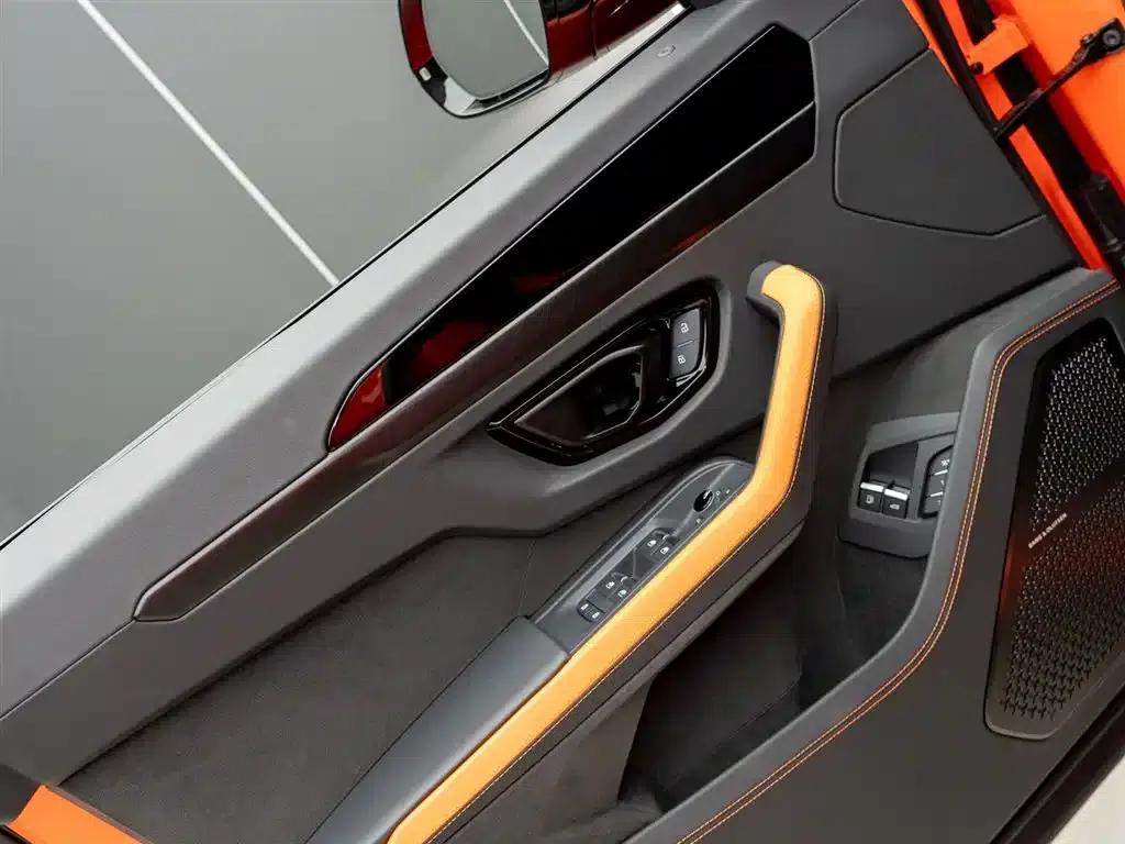 2025 Urus SE 4.0T Standard Edition — миниатюра 8