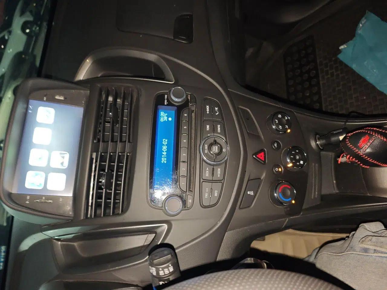 Chevrolet Trax 2016 1.4T Automatic Two-Wheel Drive Comfort Version with Sunroof — миниатюра 14