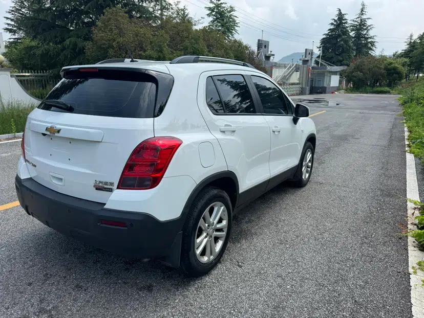 Chevrolet Trax 2016 1.4T Automatic Two-Wheel Drive Comfort Version with Sunroof — миниатюра 4
