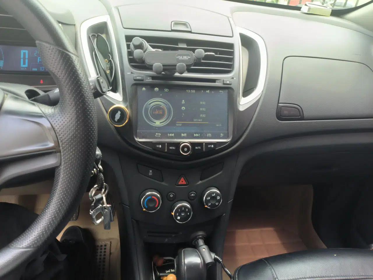 Chevrolet Trax 2016 1.4T Automatic Two-Wheel Drive Comfort Version with Sunroof — миниатюра 14