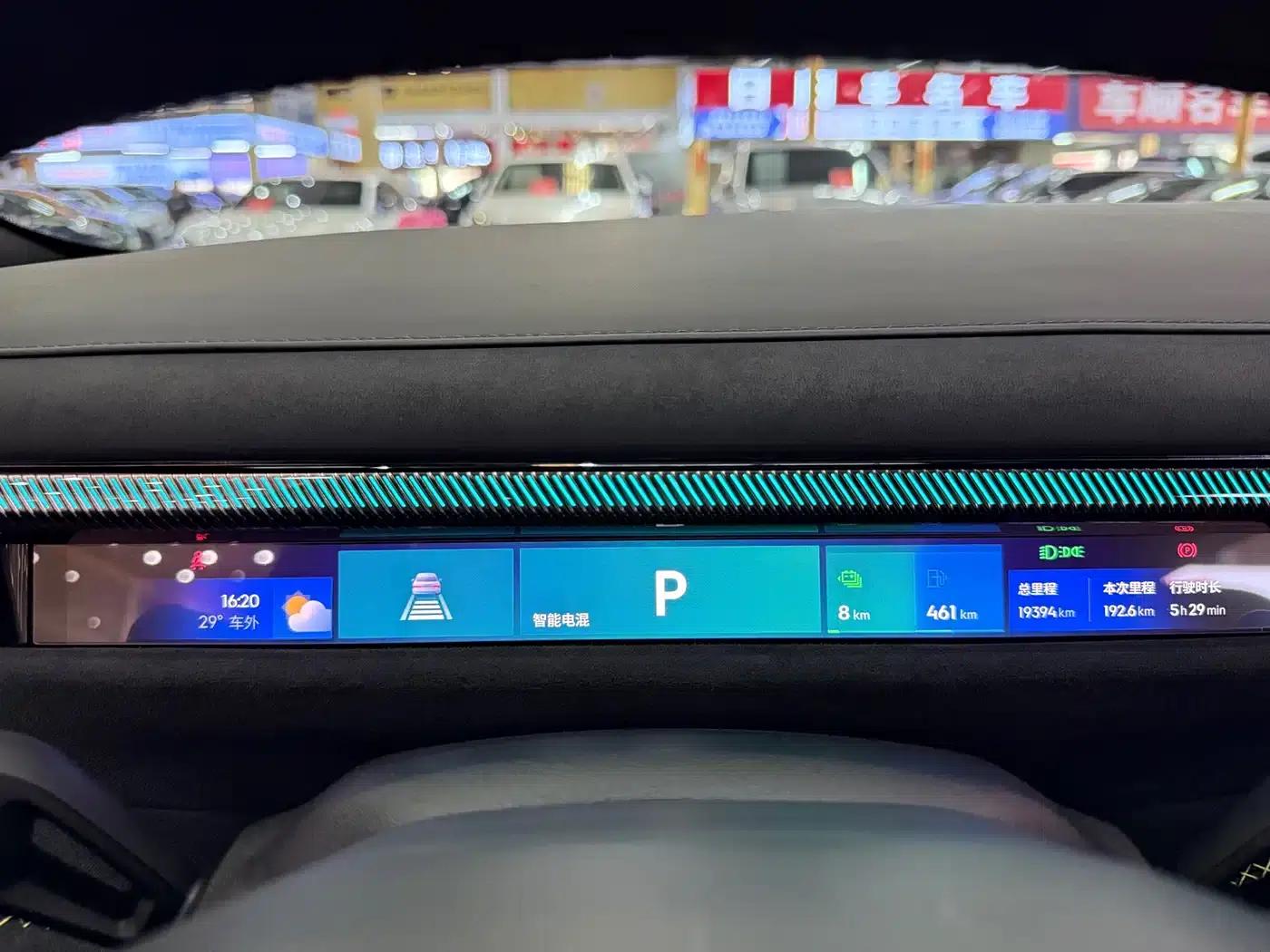 Lynk & Co 10 2025 240 AWD Ultra Sport Edition — миниатюра 6