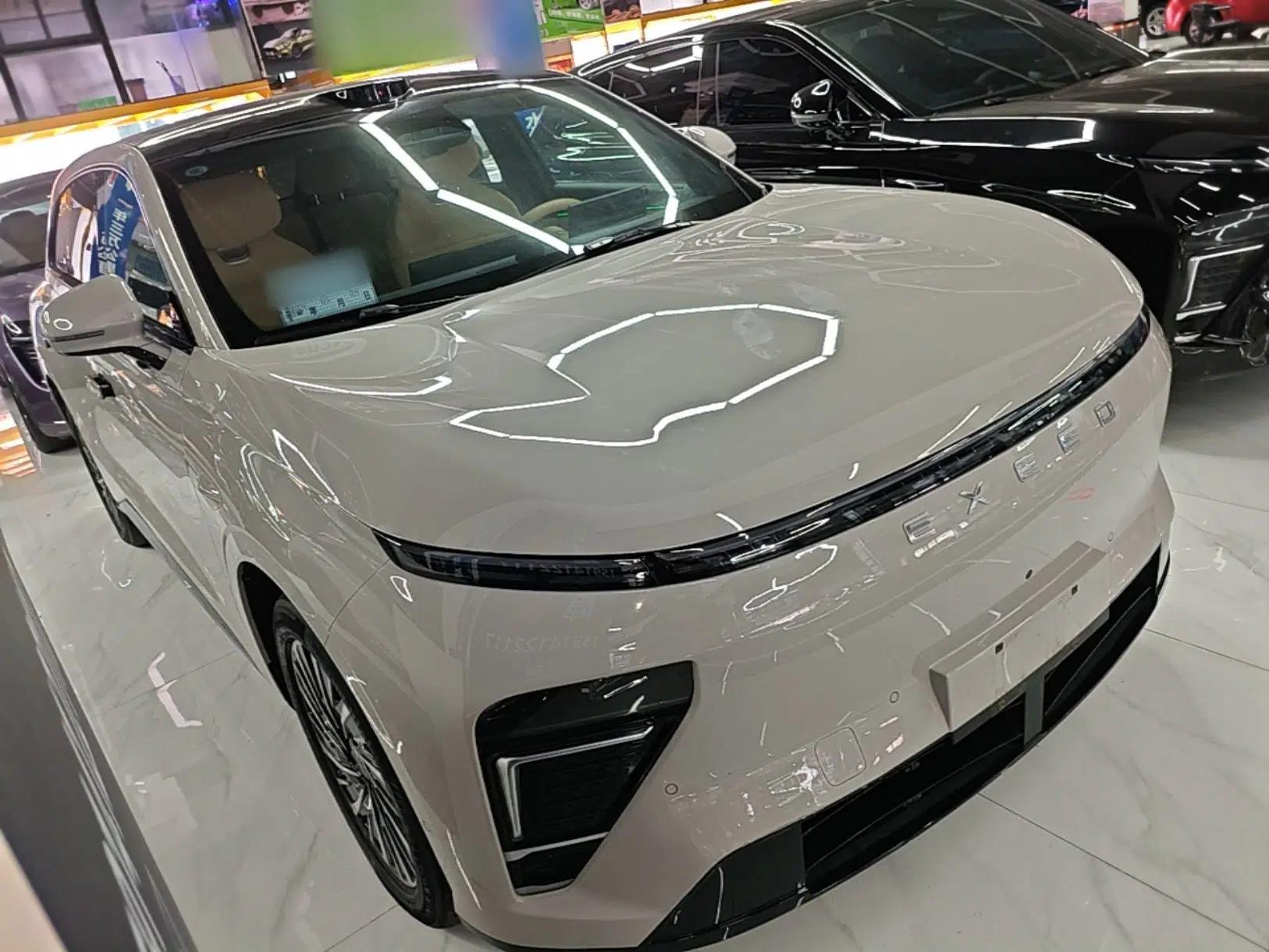 EXEED Star Era ET 2024 Extended-Range 240 Ultra All-Wheel Drive — миниатюра 3