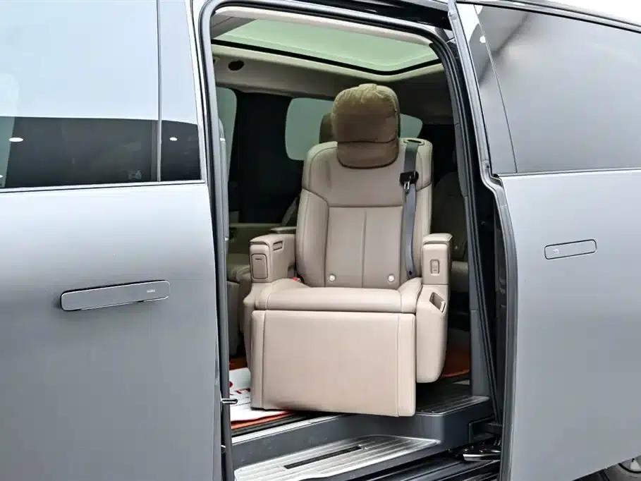 Li Auto MEGA 2025 Home Edition — миниатюра 13
