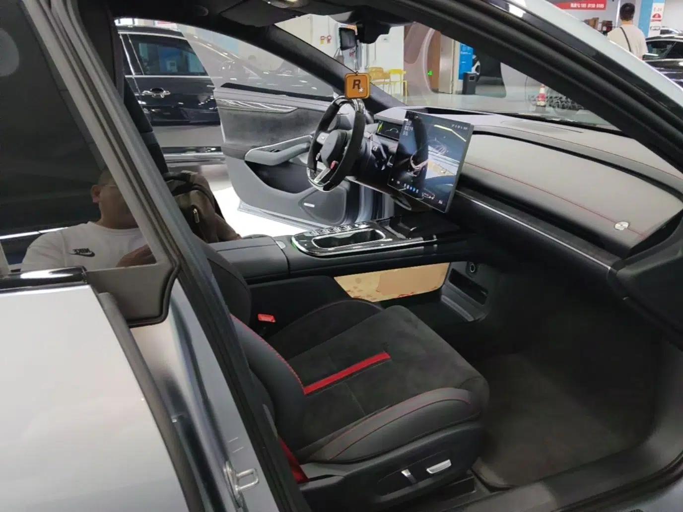 Xiaomi Auto SU7 Ultra 2025 Ultra Model — миниатюра 23