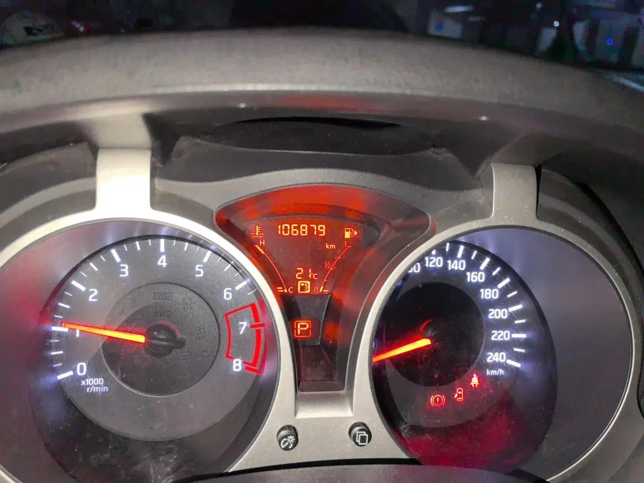 Infiniti ESQ 2014 1.6L Spontaneous Edition — миниатюра 13