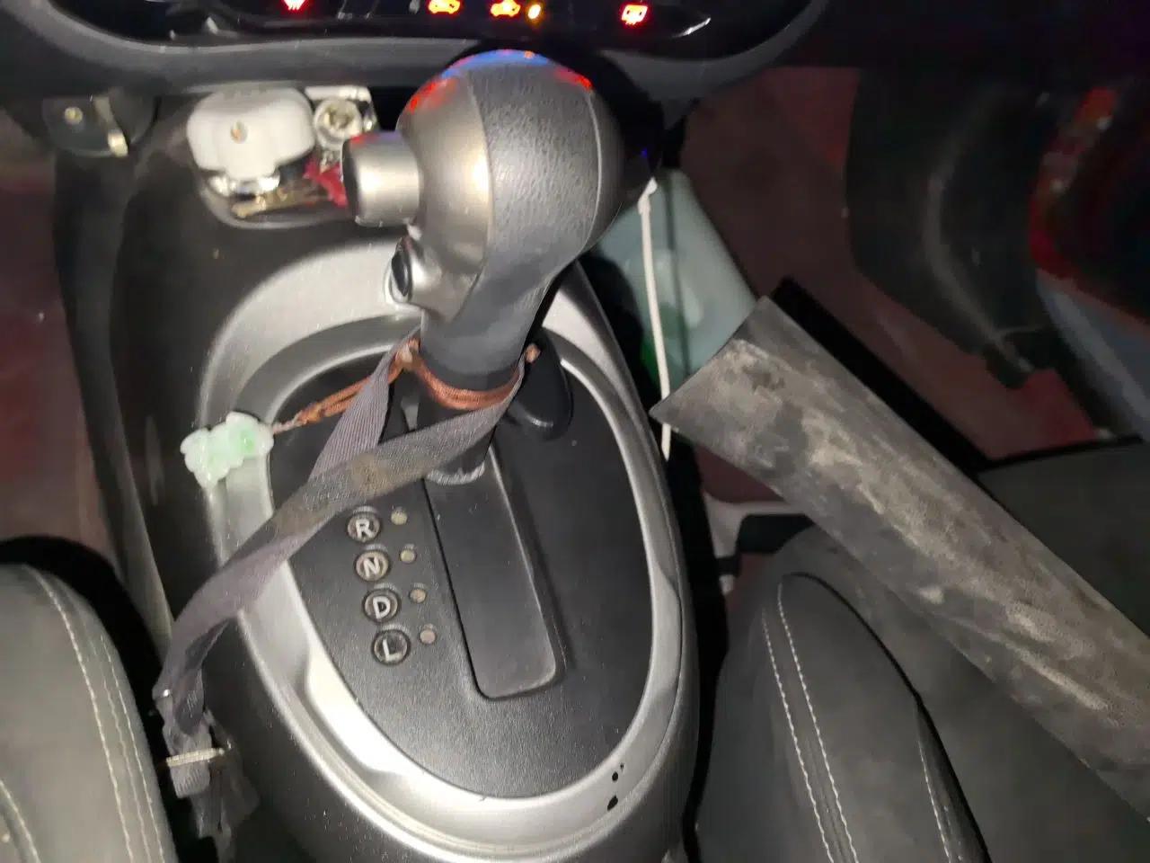 Infiniti ESQ 2014 1.6L Spontaneous Edition — миниатюра 15