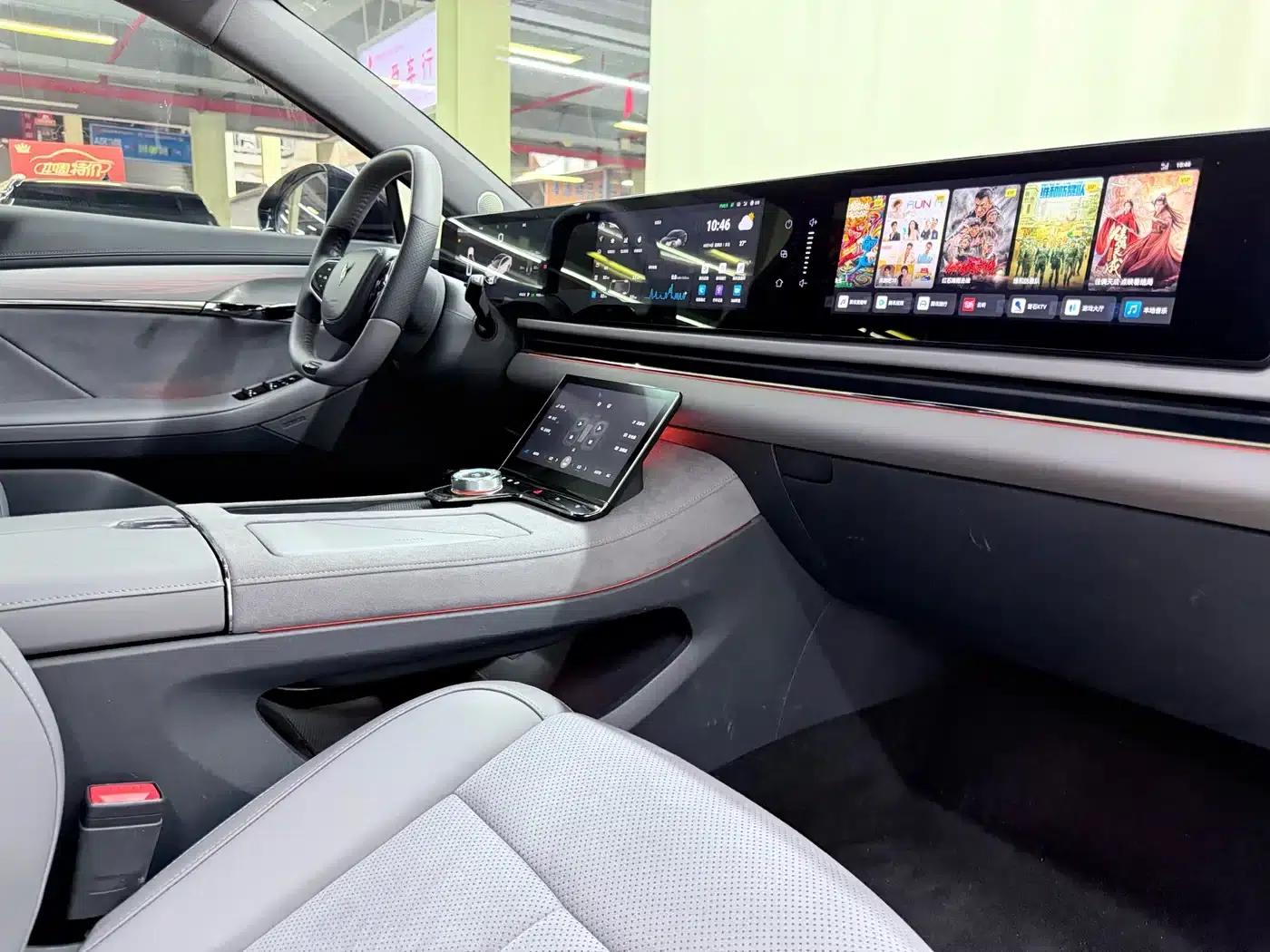 Voyah Chasing the Light 2024 PHEV AWD Long Range Flagship Edition — миниатюра 12