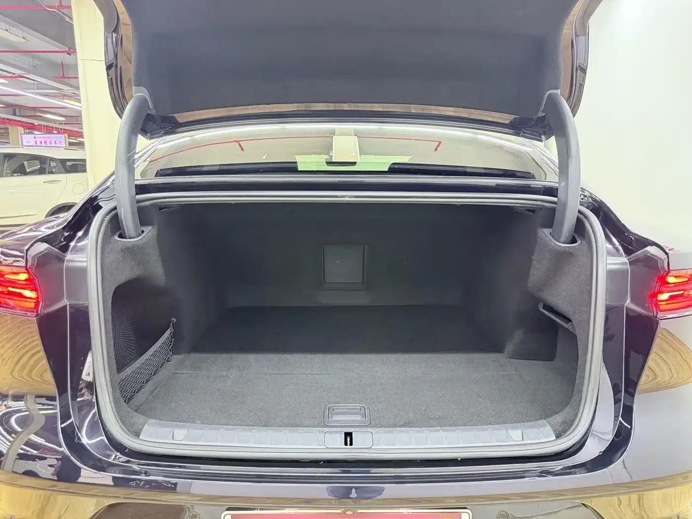 Voyah Chasing the Light 2024 PHEV AWD Long Range Flagship Edition — миниатюра 14