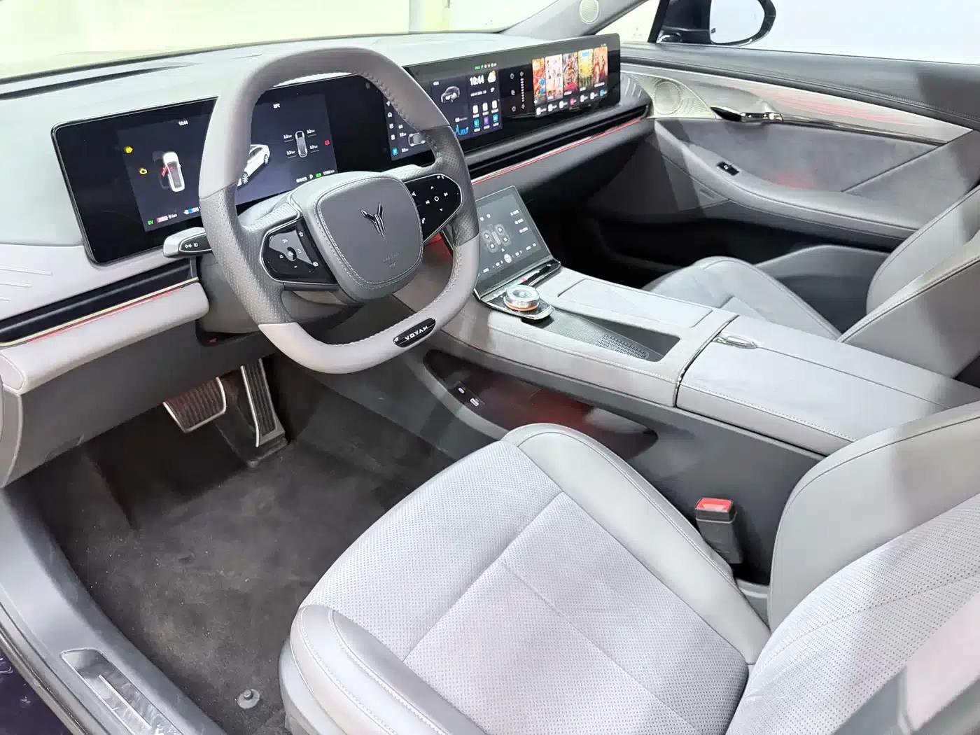 Voyah Chasing the Light 2024 PHEV AWD Long Range Flagship Edition — миниатюра 23