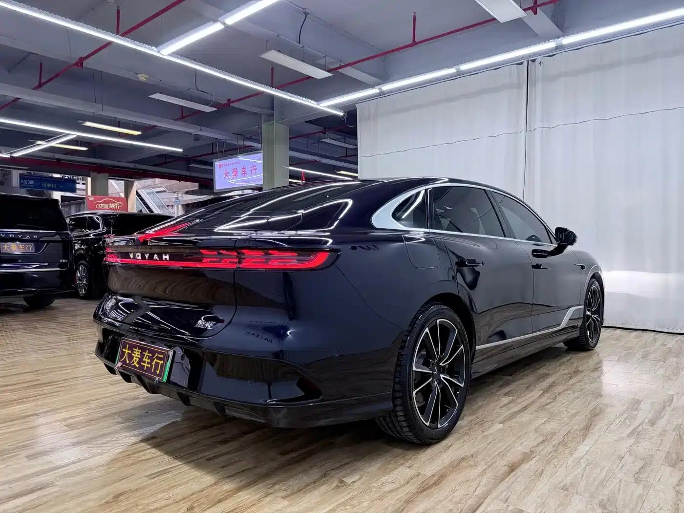 Voyah Chasing the Light 2024 PHEV AWD Long Range Flagship Edition — миниатюра 7
