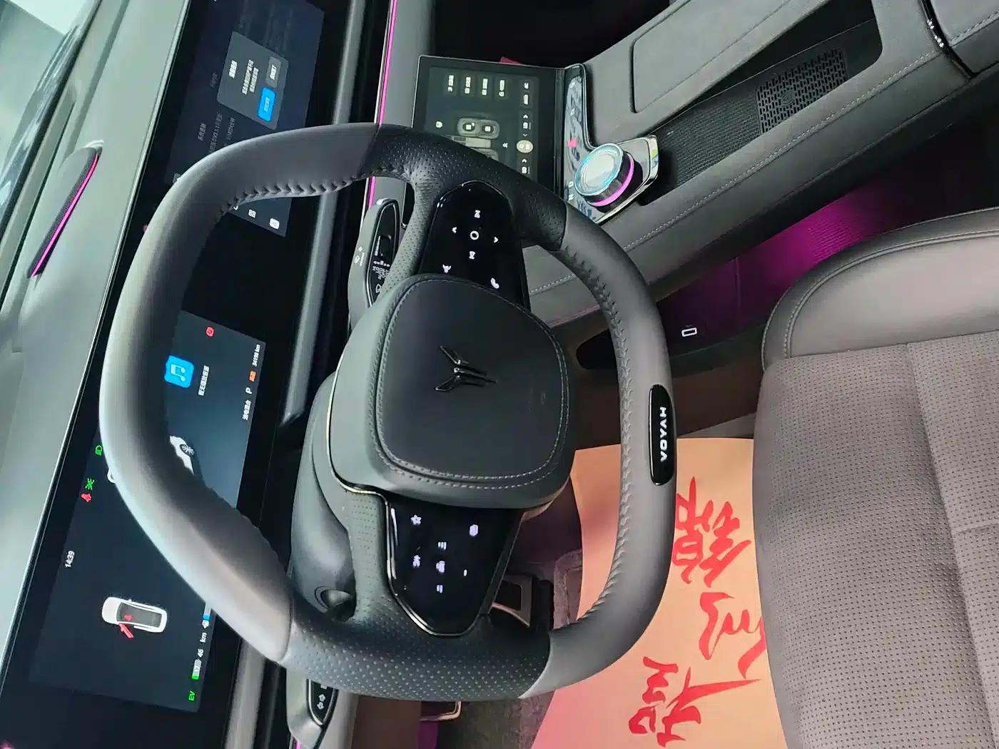 Voyah Chasing the Light 2024 PHEV AWD Long Range Flagship Edition — миниатюра 13