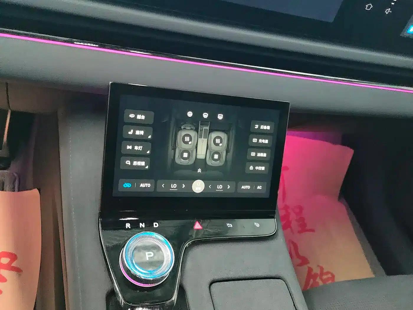Voyah Chasing the Light 2024 PHEV AWD Long Range Flagship Edition — миниатюра 14