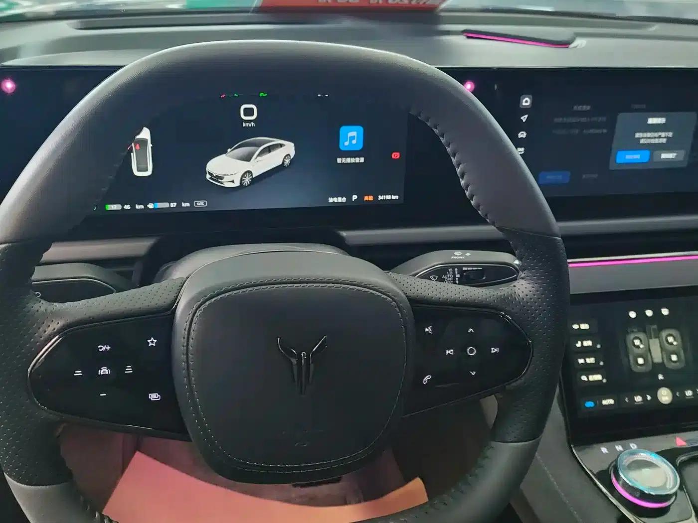 Voyah Chasing the Light 2024 PHEV AWD Long Range Flagship Edition — миниатюра 16