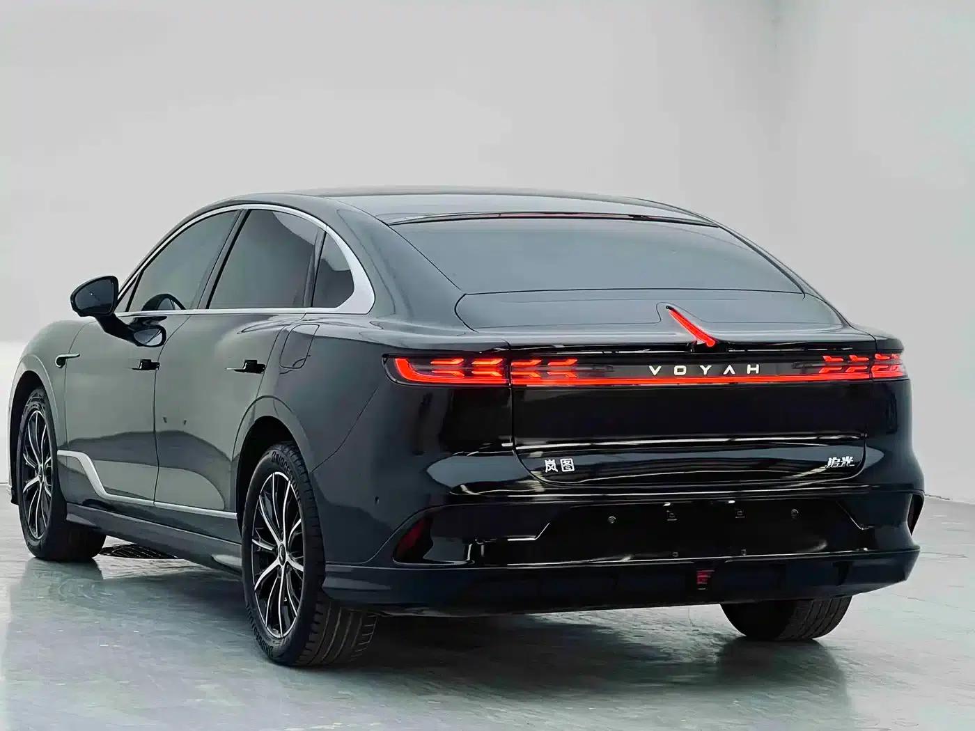 Voyah Chasing the Light 2024 PHEV AWD Long Range Flagship Edition — миниатюра 6