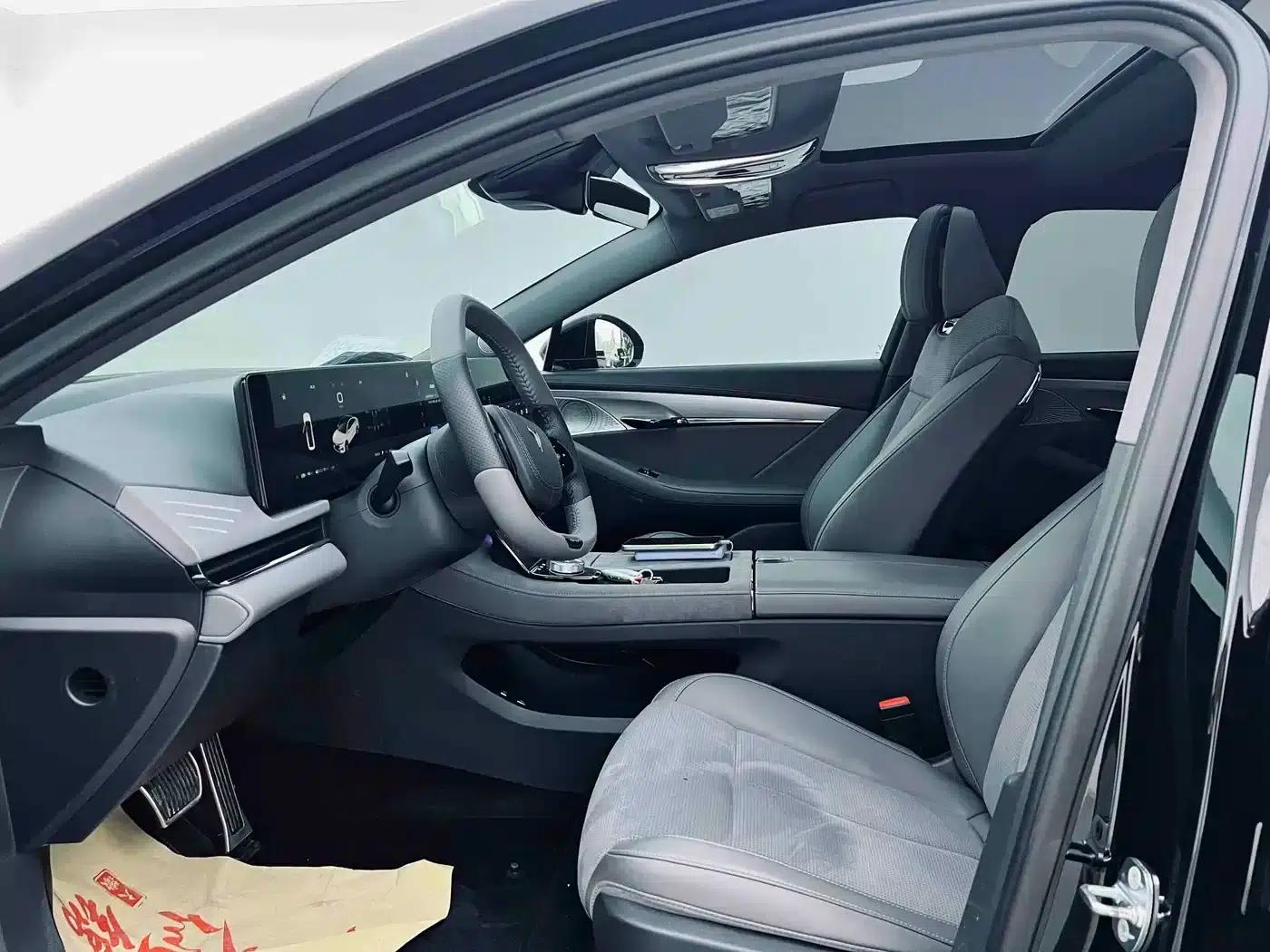 Voyah Chasing the Light 2024 PHEV AWD Long Range Flagship Edition — миниатюра 7