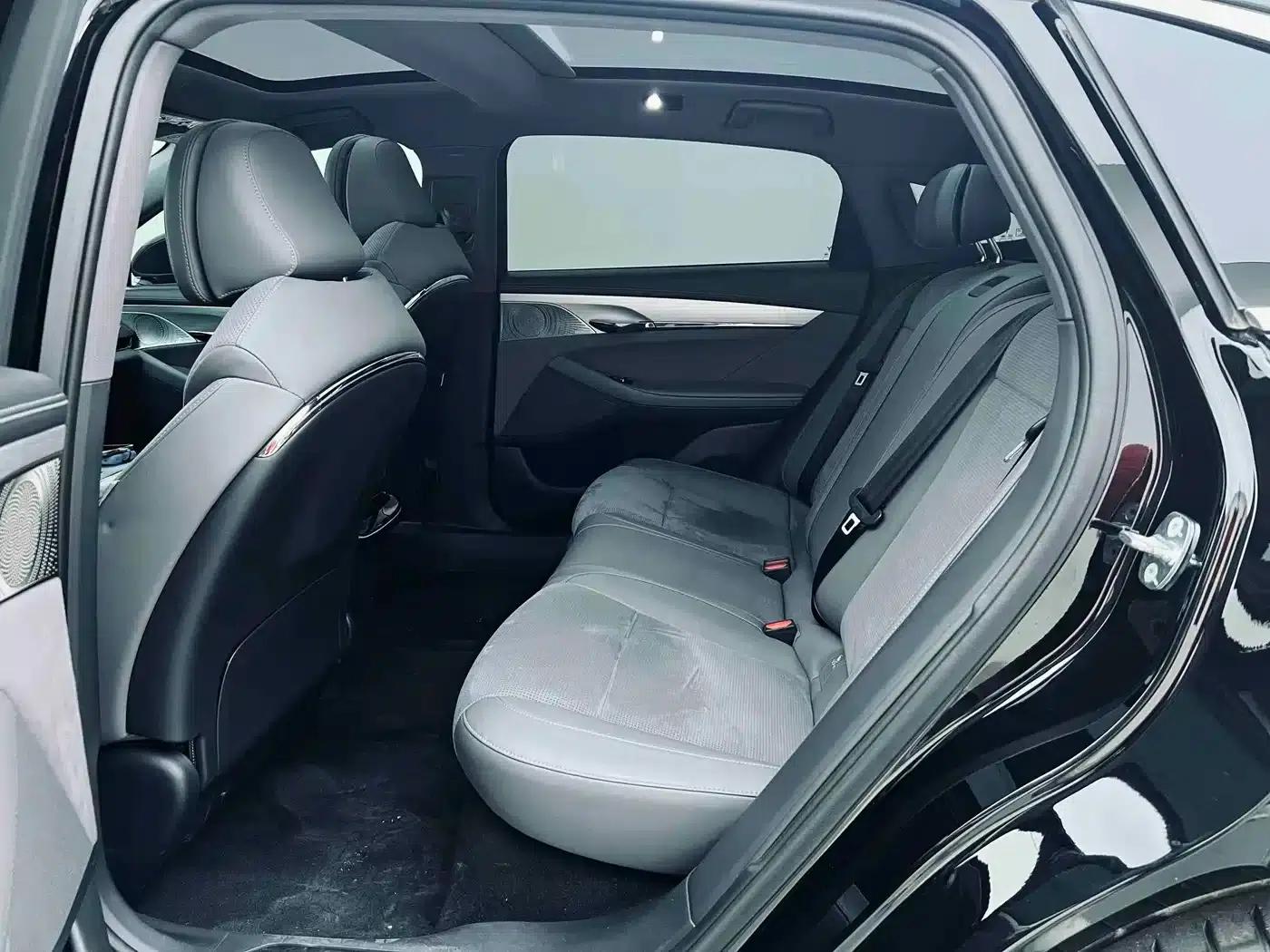 Voyah Chasing the Light 2024 PHEV AWD Long Range Flagship Edition — миниатюра 8