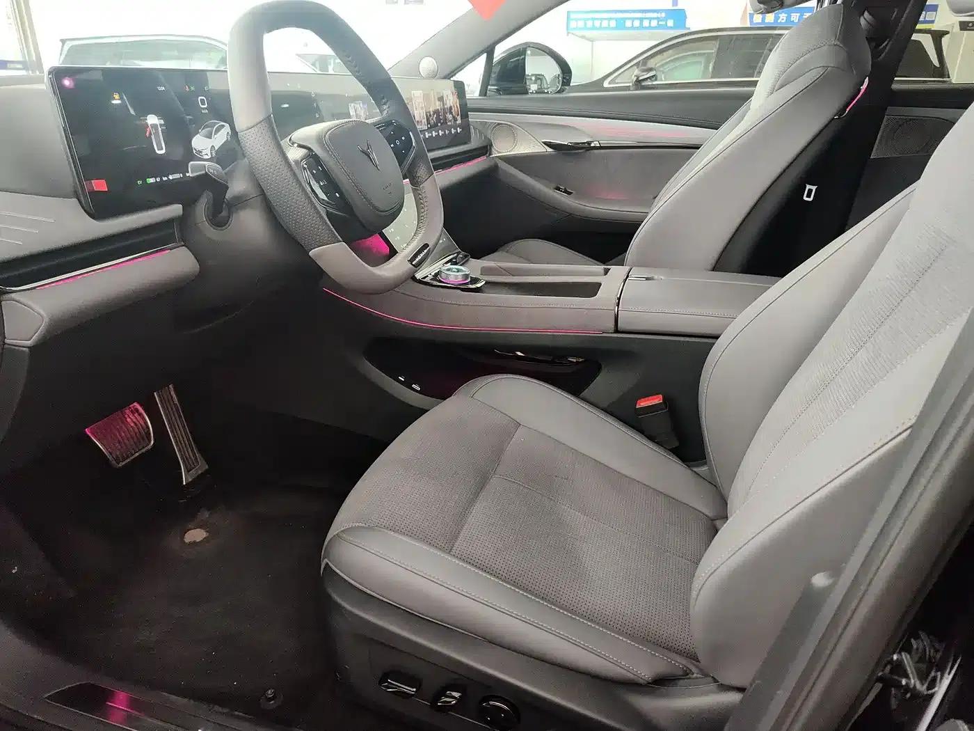 Voyah Chasing the Light 2024 PHEV AWD Long Range Flagship Edition — миниатюра 12