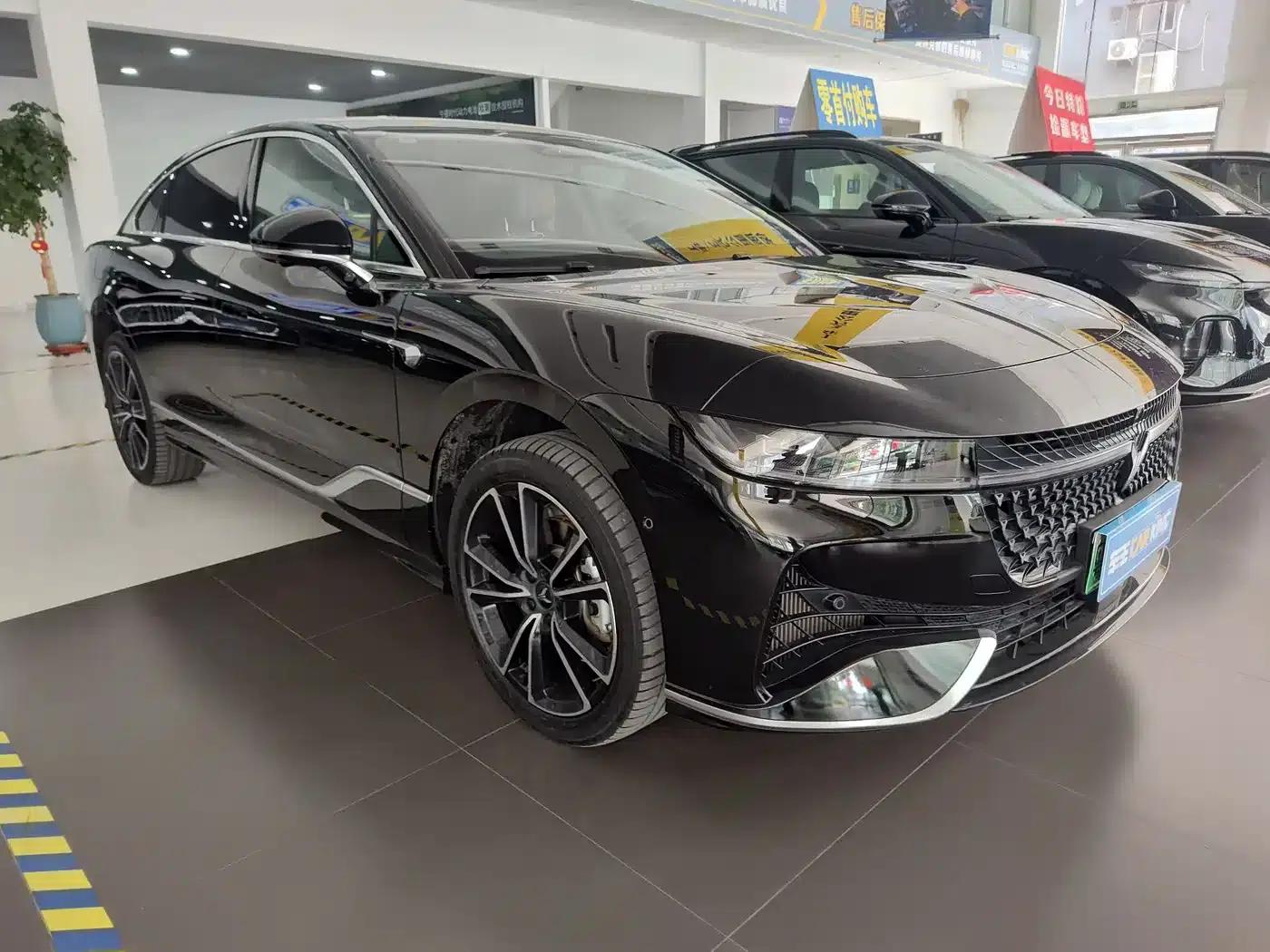 Voyah Chasing the Light 2024 PHEV AWD Long Range Flagship Edition — миниатюра 3