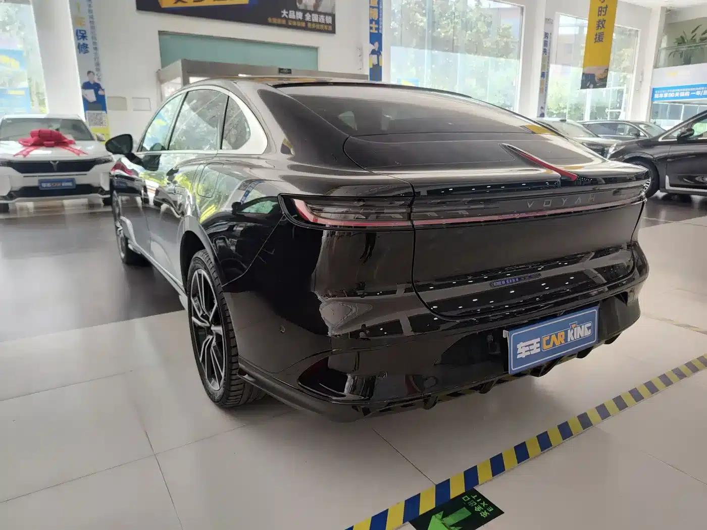 Voyah Chasing the Light 2024 PHEV AWD Long Range Flagship Edition — миниатюра 6