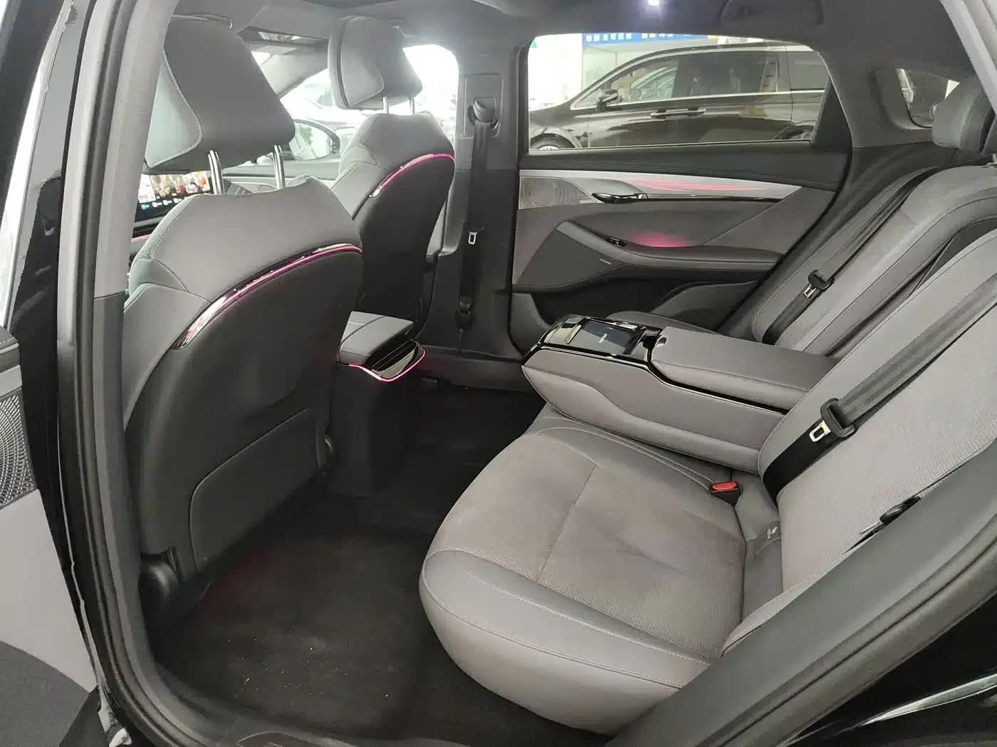 Voyah Chasing the Light 2024 PHEV AWD Long Range Flagship Edition — миниатюра 8