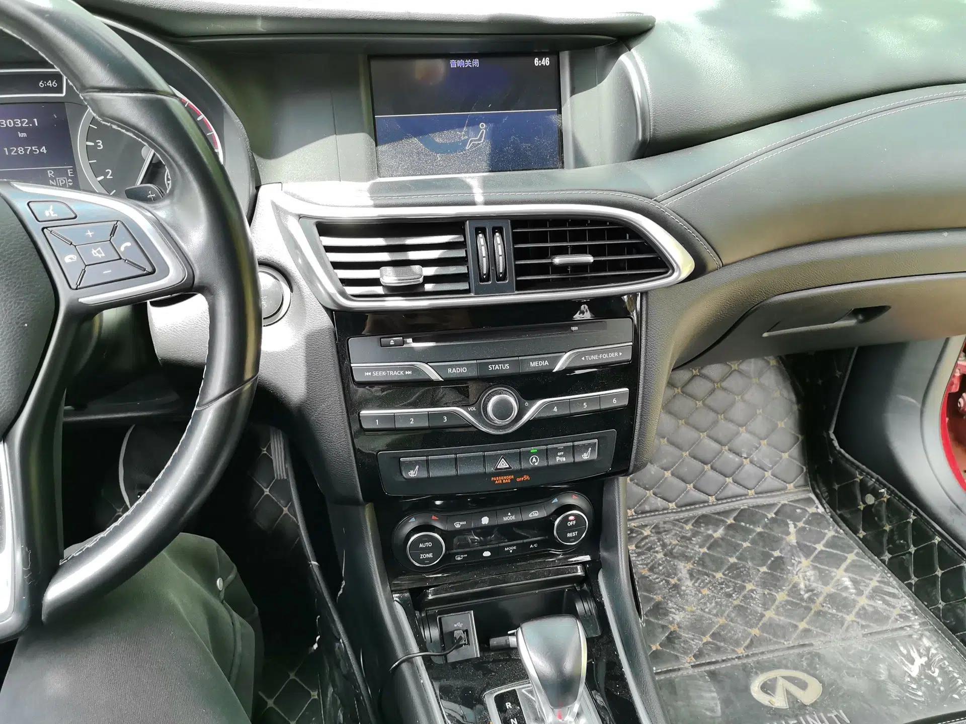 Infiniti QX30 2017 2.0T Four-Wheel Drive Sport Edition — миниатюра 14