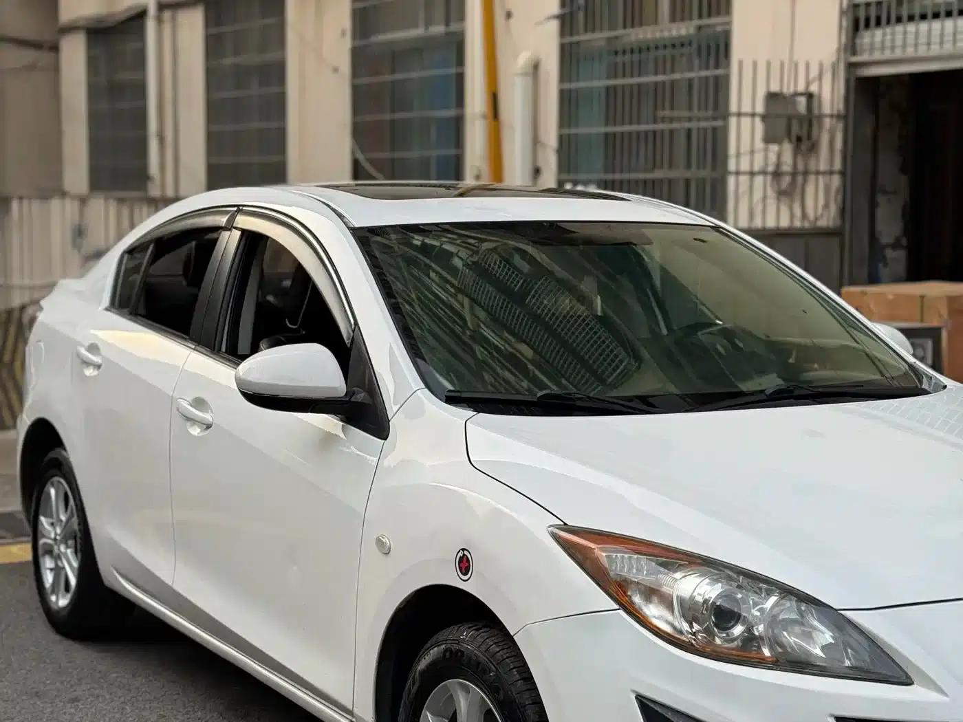 Mazda 3 Axela 2013 Sedan 1.6L Automatic Elite — миниатюра 2