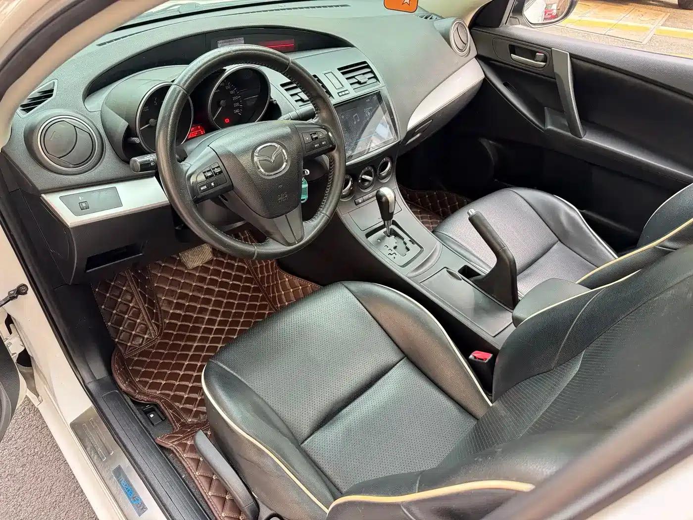 Mazda 3 Axela 2013 Sedan 1.6L Automatic Elite — миниатюра 12