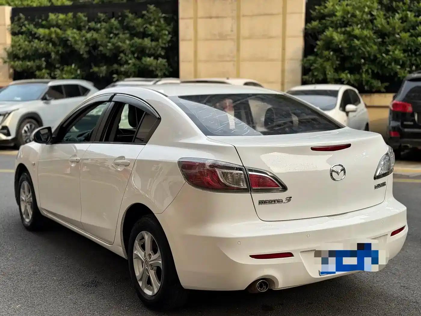 Mazda 3 Axela 2013 Sedan 1.6L Automatic Elite — миниатюра 3