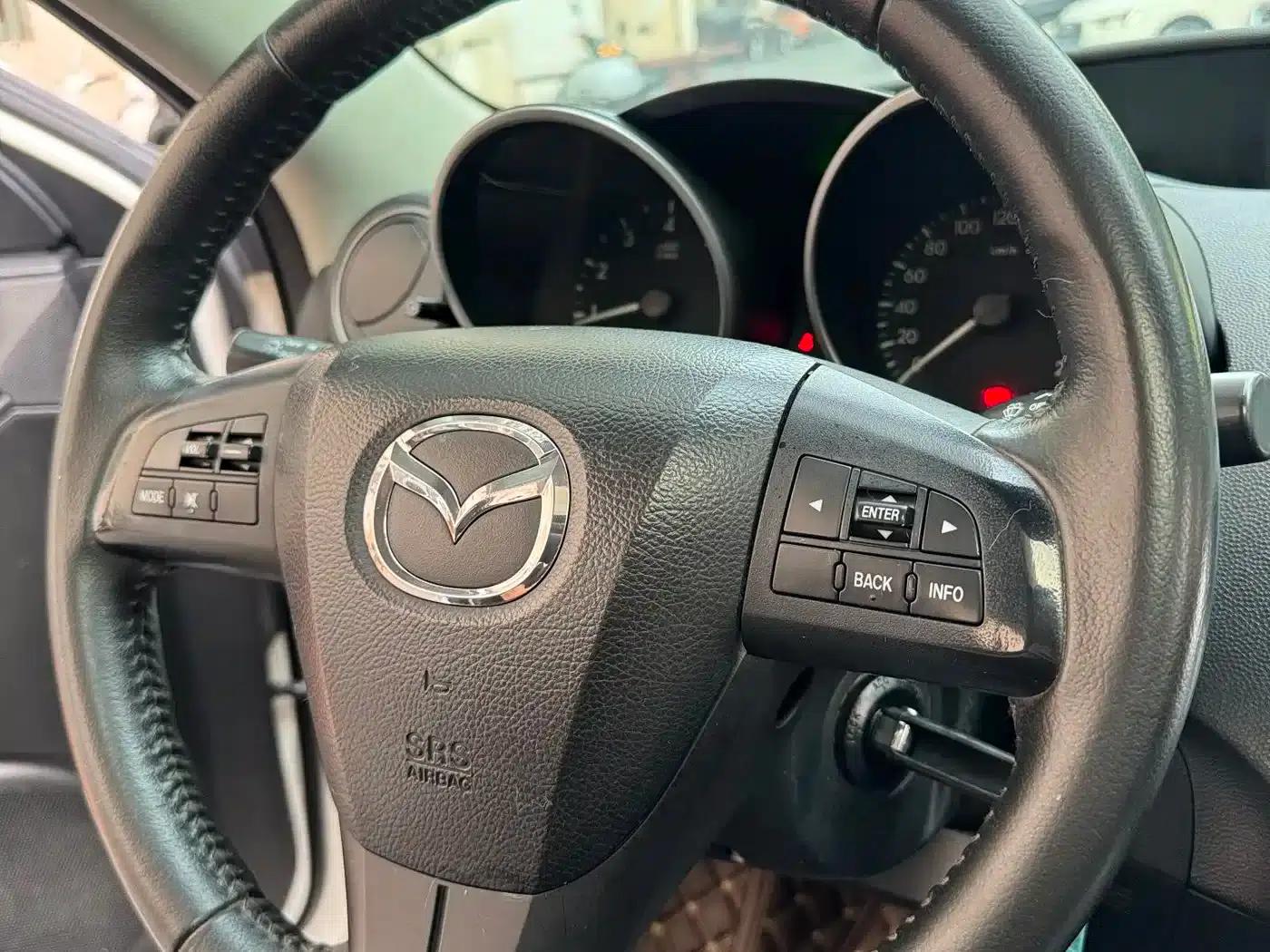Mazda 3 Axela 2013 Sedan 1.6L Automatic Elite — миниатюра 6