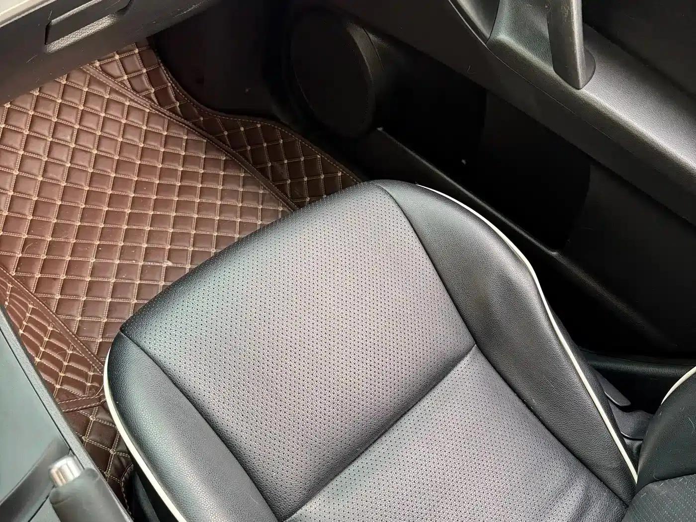 Mazda 3 Axela 2013 Sedan 1.6L Automatic Elite — миниатюра 8