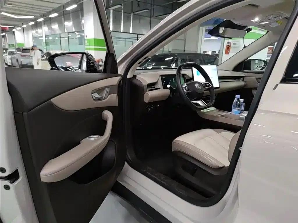 MG ES5 2025 525max Rear-Wheel Drive Intelligent Driving Edition — миниатюра 16