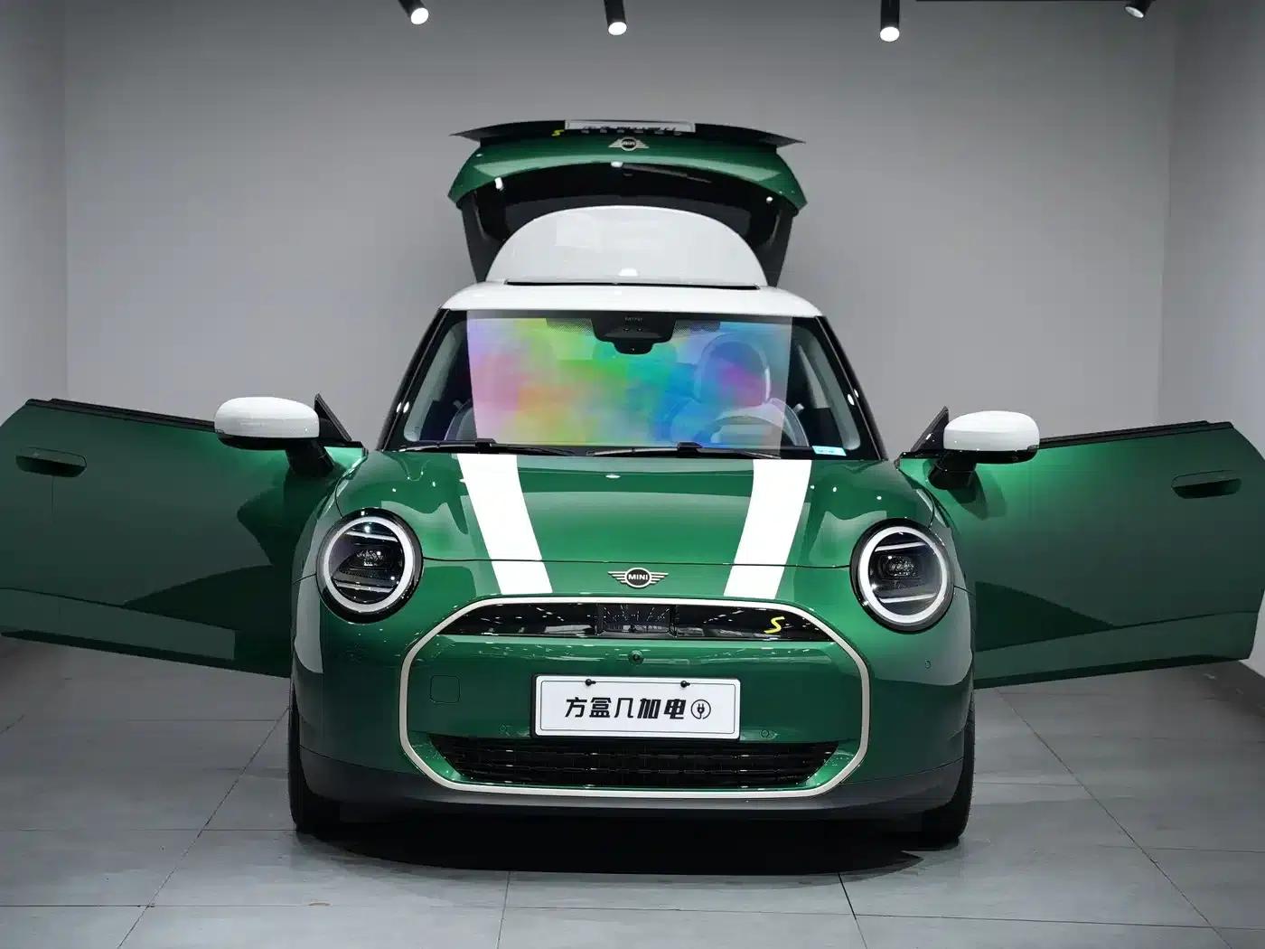 2025 Electric MINI Cooper, 463km/h, Cooper SE Artist — миниатюра 2