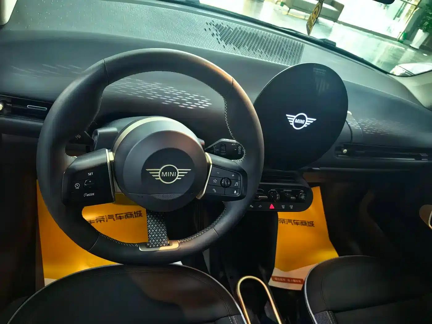 2024 Electric MINI Cooper (456km/h) - Classic Style — миниатюра 3