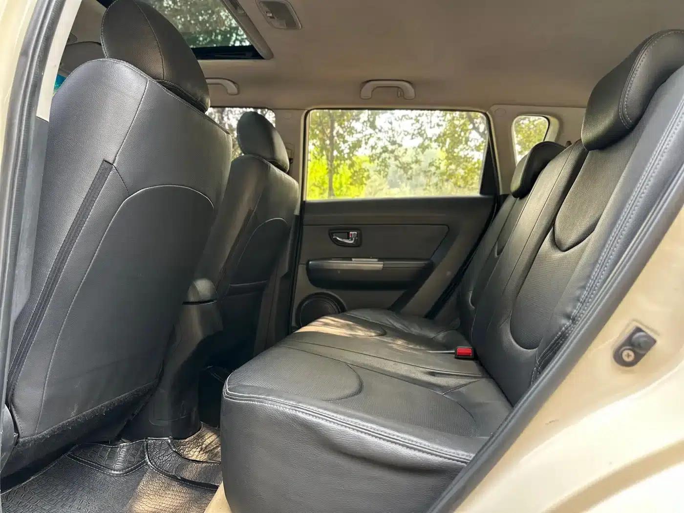 2012 Volkswagen Soul 1.6L AT GLS — миниатюра 7
